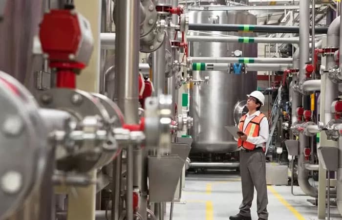 Industrial maintenance engineer